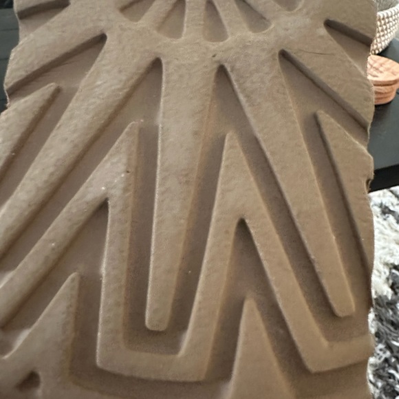 Women’s size 6 UGG boots very lightly worn. Sand color suede/gold fleck accent - Picture 9 of 13